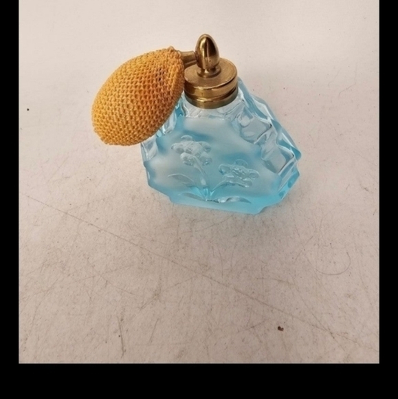 Vintage azure blue perfume bottle with an atomizer - Picture 4 of 7